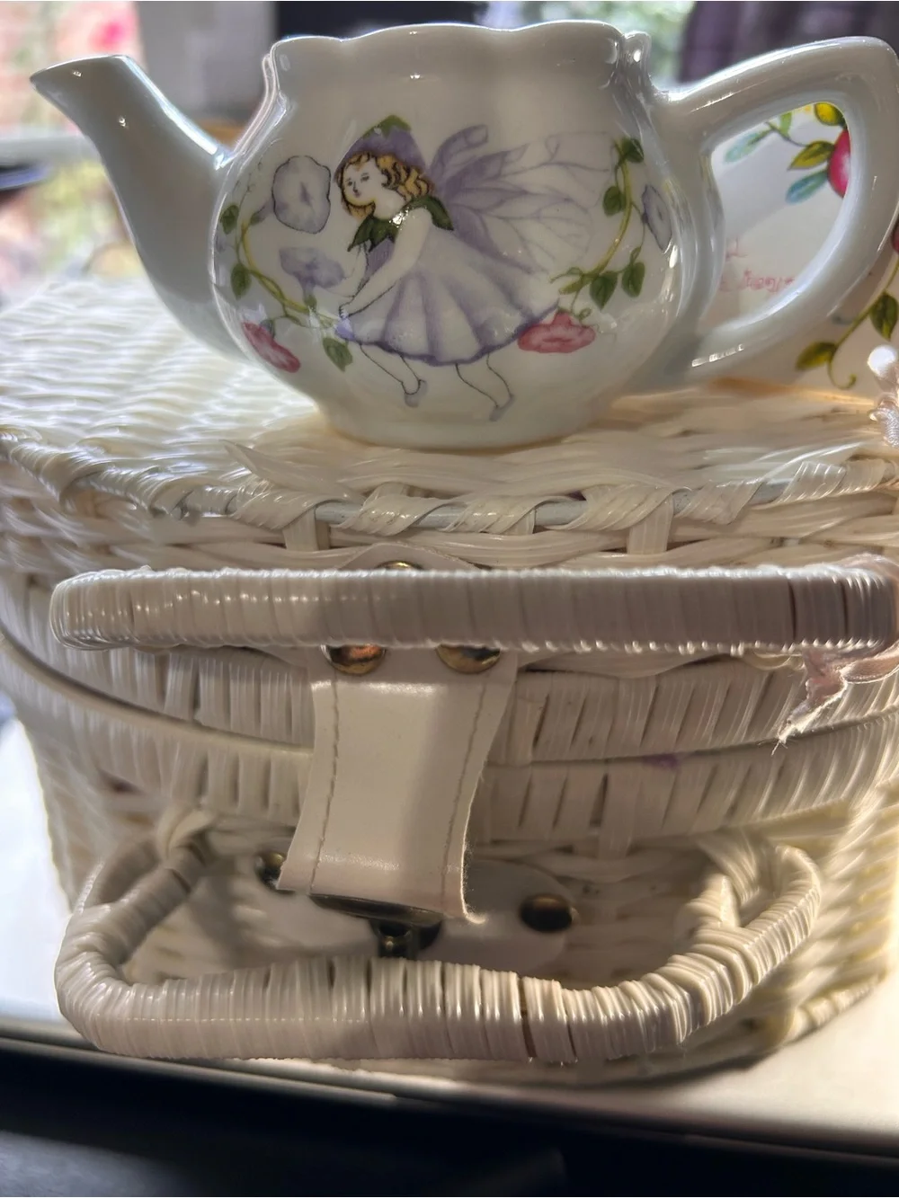 Delton charming white